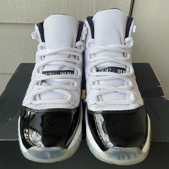 Air Jordan Retro 11 Concord Size 6Y - Picture 2 of 6